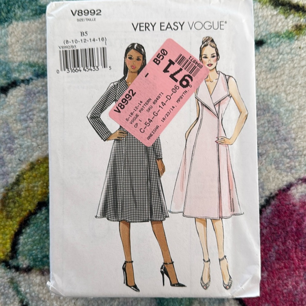 Vogue sewing pattern uncut V8992